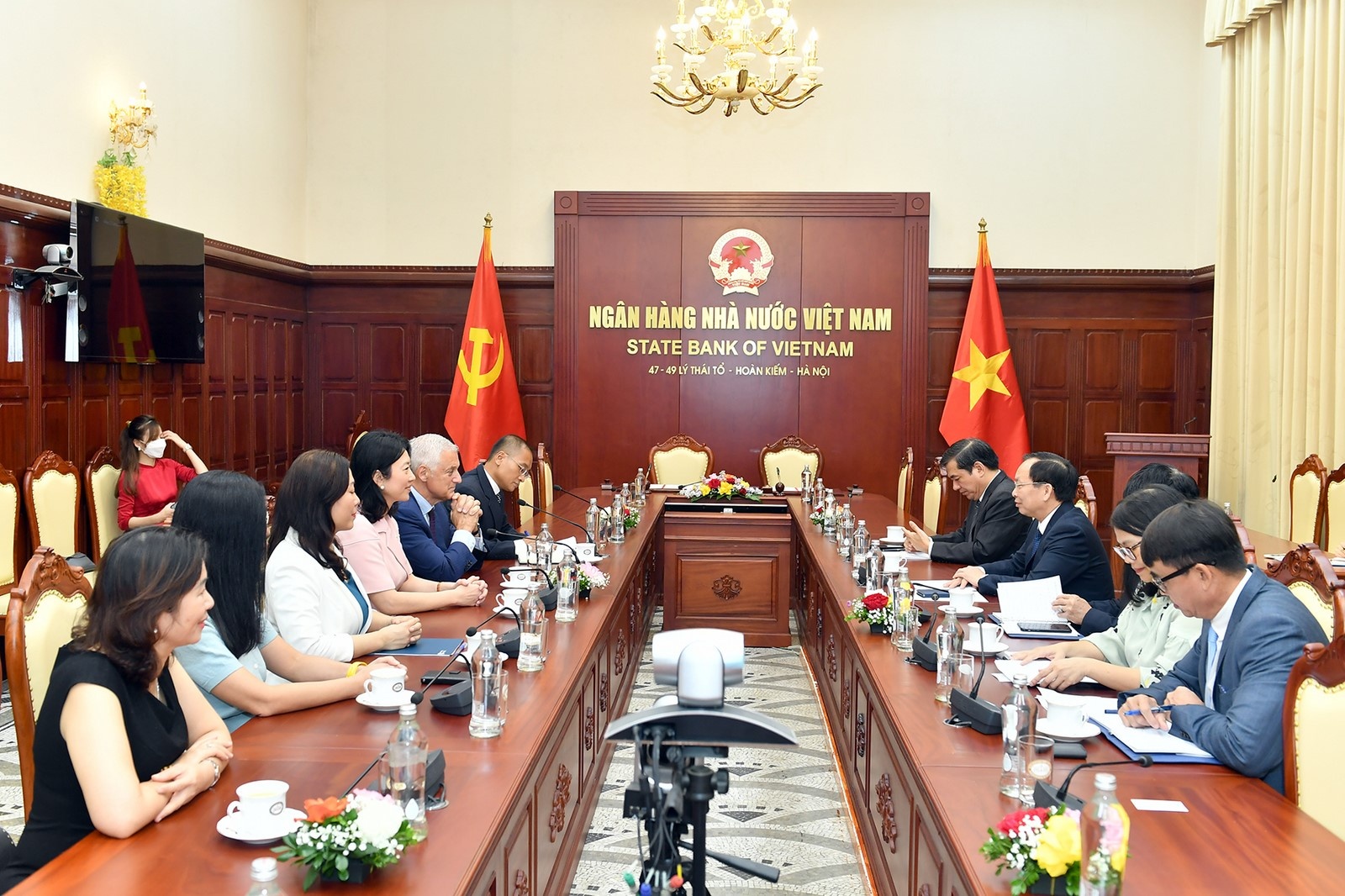 pho thong doc thuong truc dao minh tu tiep tong giam doc toan cau ngan hang standard chartered
