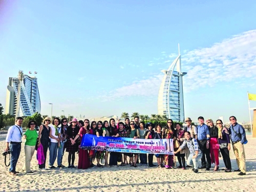 Tết hiện đại: “Chơi Tết” thay vì “ăn Tết”
