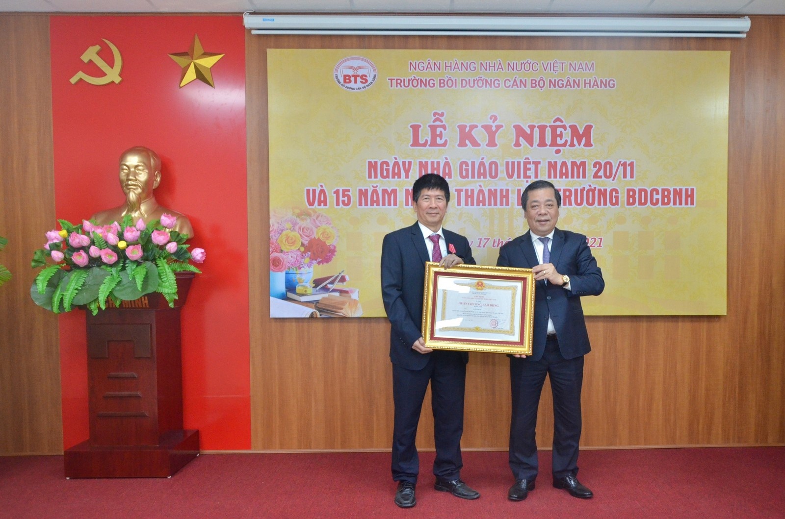 truong boi duong can bo ngan hang 15 nam nhin lai va huong toi