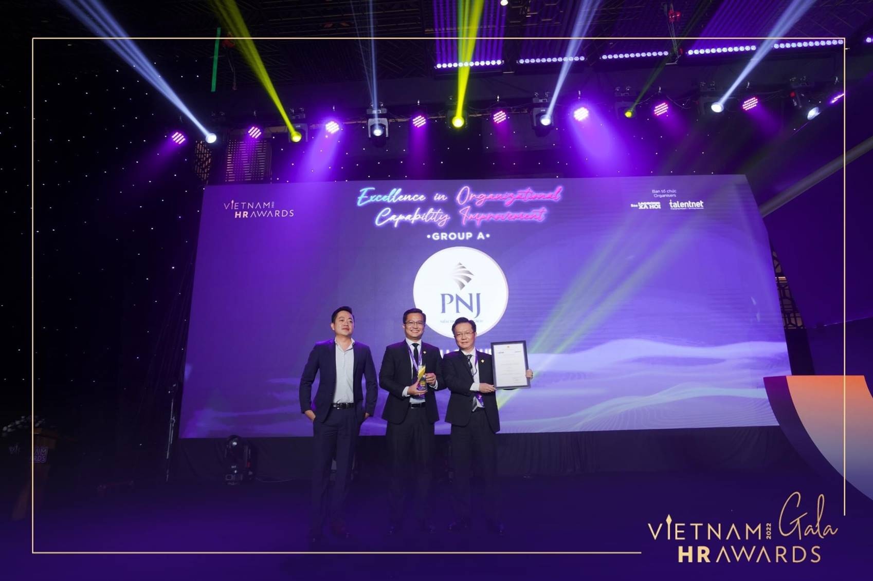 pnj doanh nghiep viet duy nhat duoc vinh danh 3 giai oscar nhan su