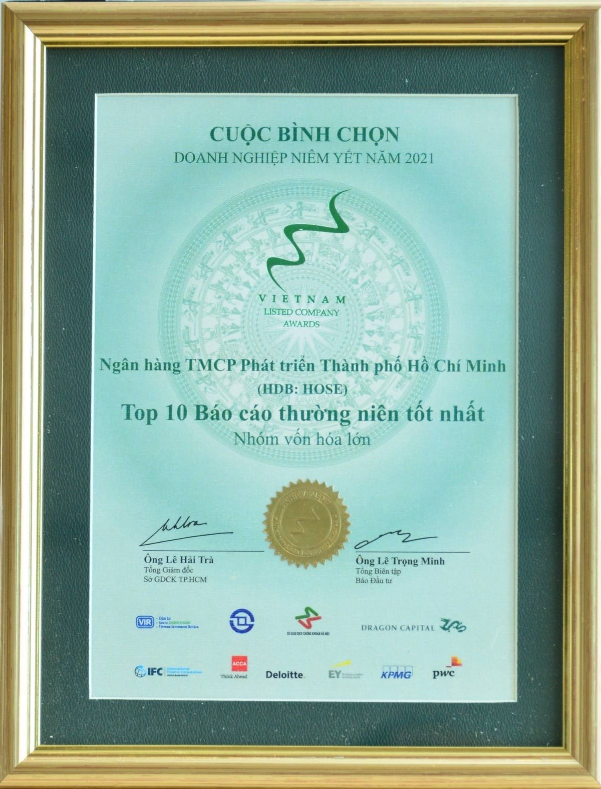 vinh danh ngan hang top dau von hoa lon bao cao thuong nien tot nhat 2021