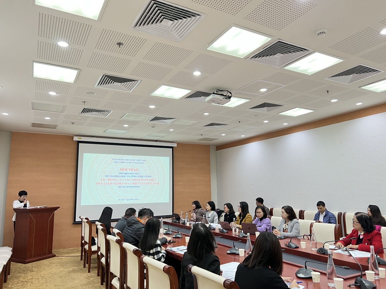 tai chinh toan dien cong cu dac luc xoa doi giam ngheo