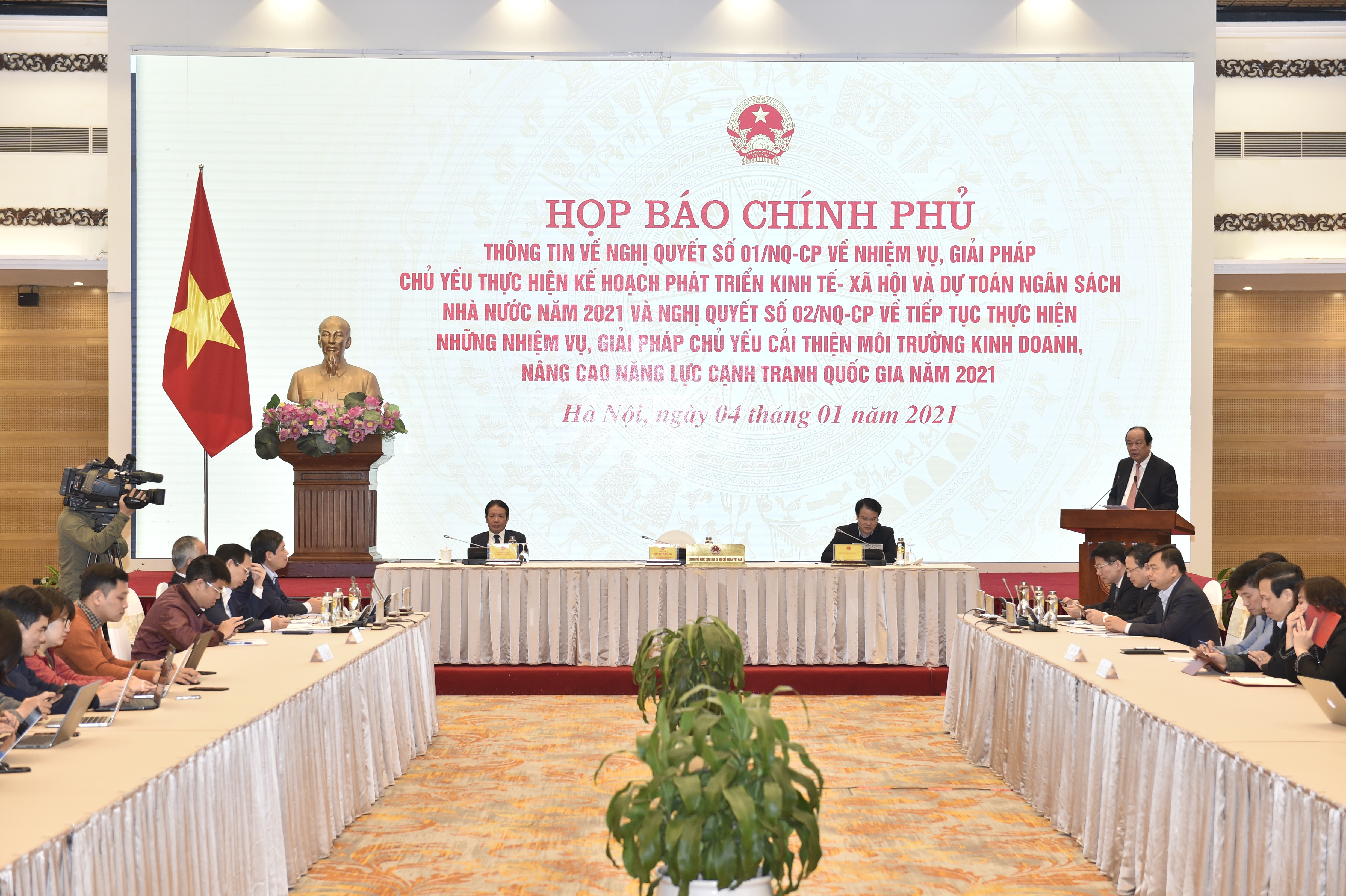 hop bao thong tin ve nghi quyet 01 02 cua chinh phu