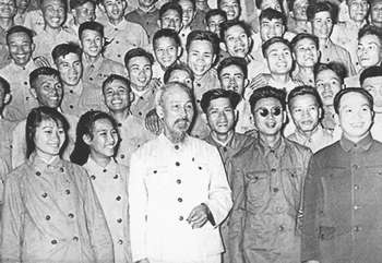 bon phan cua chung ta la thuong yeu giup do nguoi co cong voi to quoc