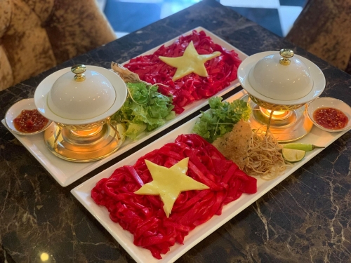 Tô mì phiên bản cổ vũ bóng đá Việt Nam