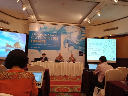 ADB: Động lực tăng trưởng của Việt Nam chuyển từ đầu tư bên ngoài sang tiêu dùng nội địa