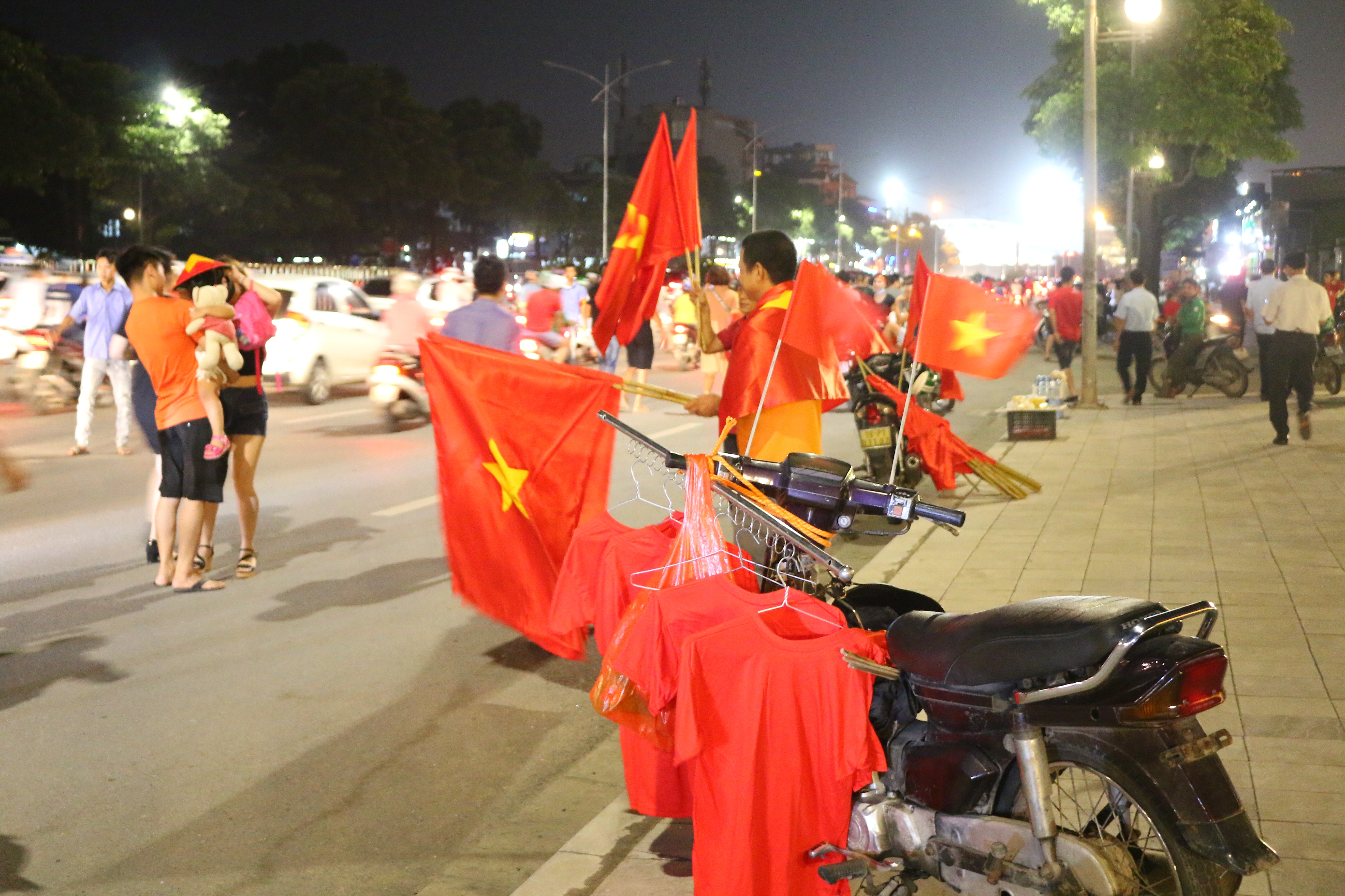 Rực đỏ trong niềm vui chiến thắng
