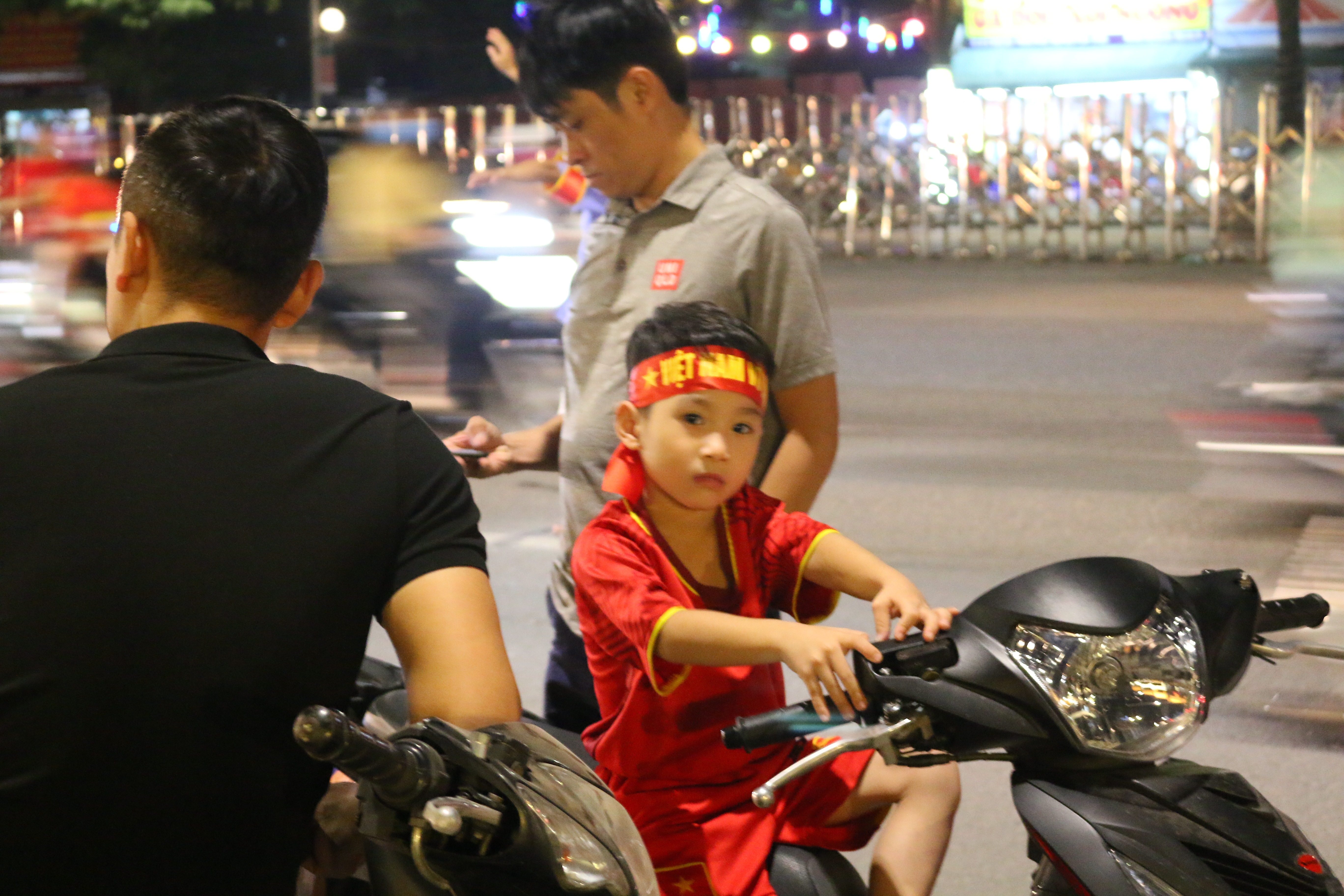 Rực đỏ trong niềm vui chiến thắng