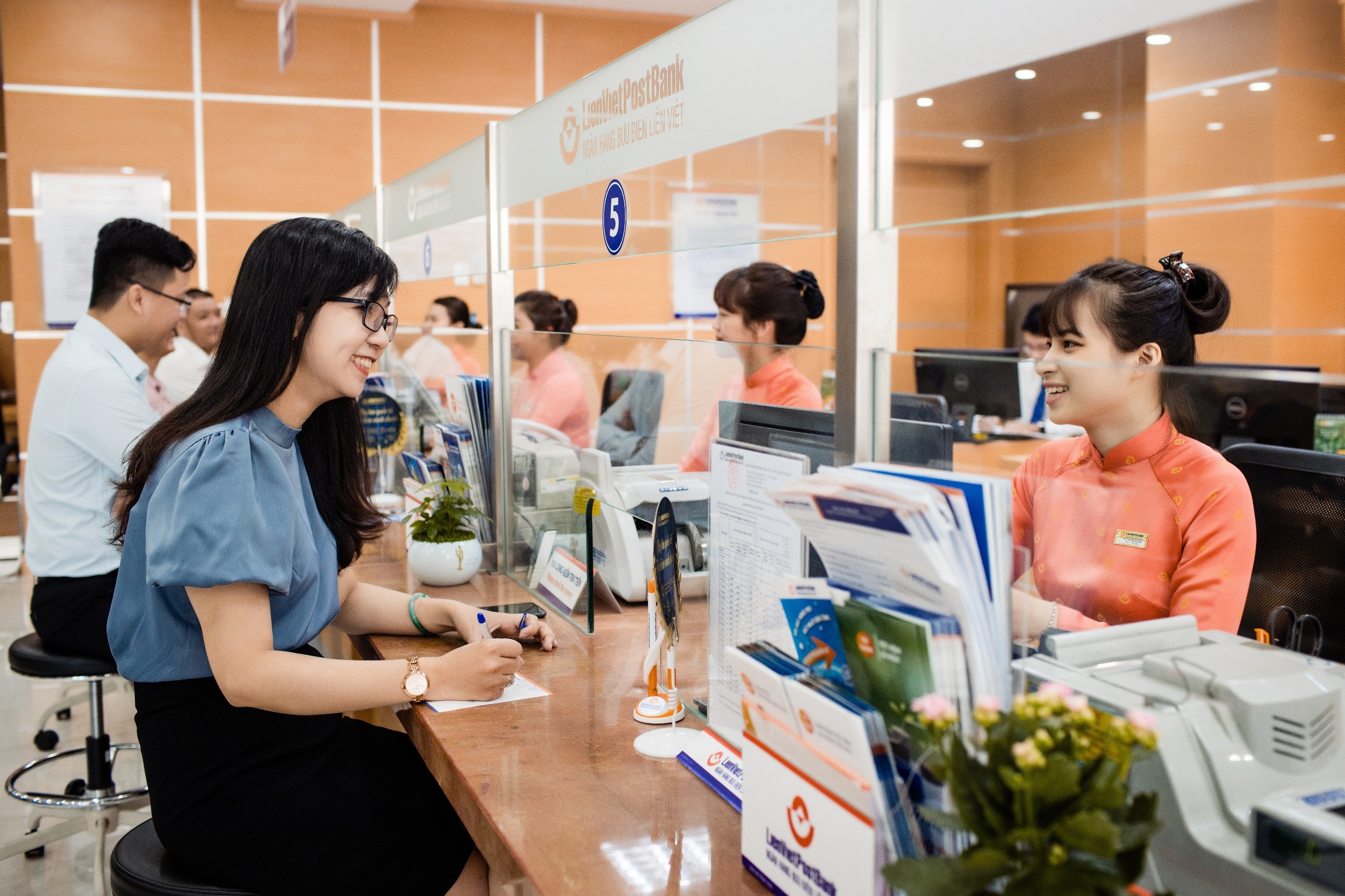co phieu cua lienvietpostbank chinh thuc niem yet tren hose