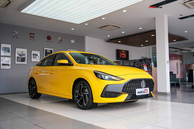 MG5 full option hạ giá còn 579 triệu đồng