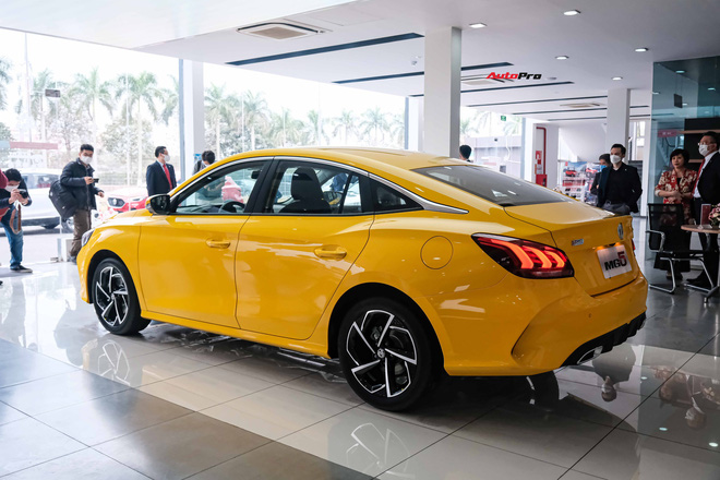 MG5 full option hạ giá còn 579 triệu đồng