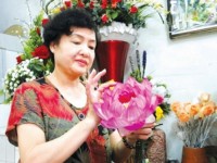 Những phụ nữ tô thêm sắc hoa