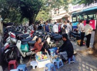 Phận người "ăn sương uống bụi"