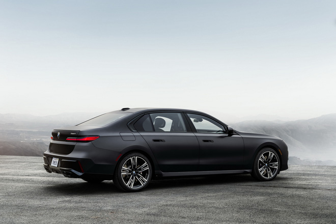 BMW 7-Series 2023 ra mắt