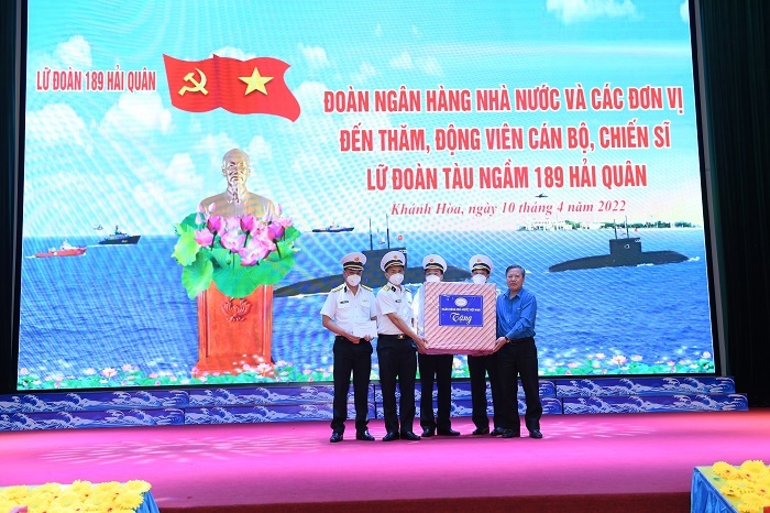 Dào dạt tình yêu với biển đảo thiêng liêng