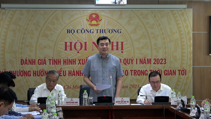 xuat khau gao thuan loi khi cung thap hon cau