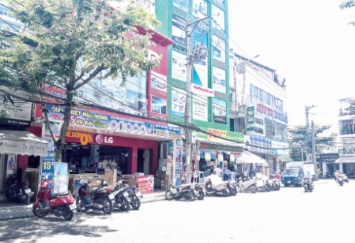 Tái lấn chiếm lòng lề đường