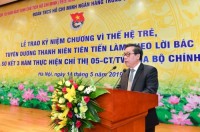 Trao Kỷ niệm chương Vì thế hệ trẻ, tuyên dương Thanh niên tiên tiến làm theo lời Bác