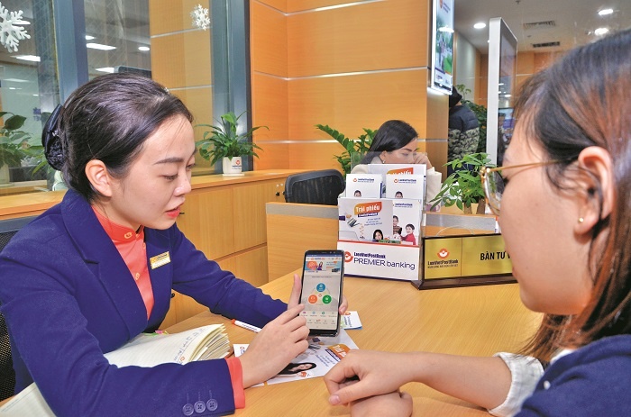 tien di dong suc bat moi trong thanh toan khong tien mat
