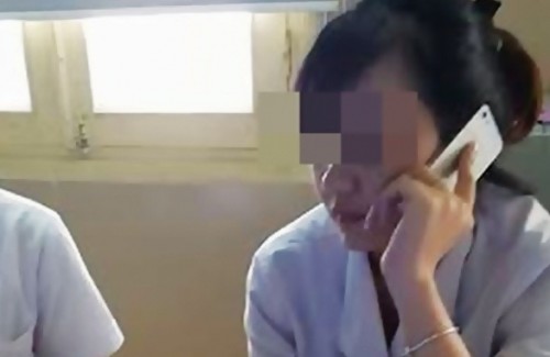 Khi nhân viên y tế “buôn” điện thoại Khi nhân viên y tế “buôn” điện thoại