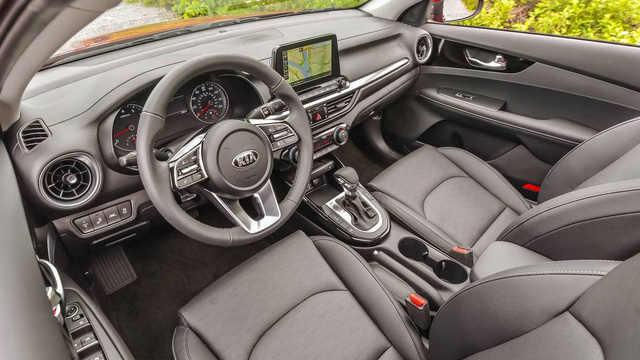 Kia Cerato giảm giá kỷ lục