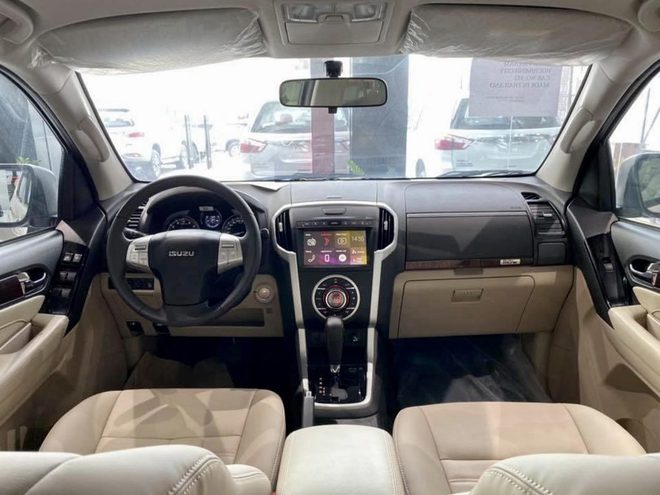 Isuzu mu-X giảm giá còn 760 triệu đồng