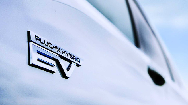 mitsubishi outlander ban hybrid sac dien sap ra mat thi truong