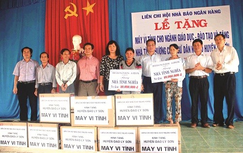 Nghĩa tình nơi đầu sóng…