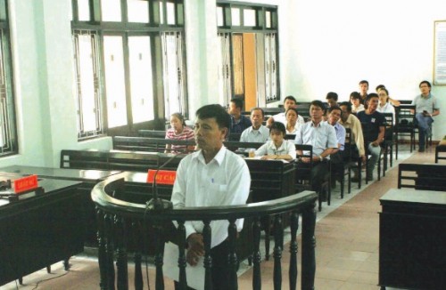 4 phiên tòa và 60 cây thông