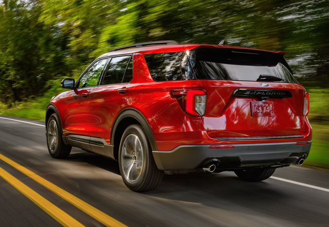 ford explorer bo sung phien ban ngoai that the thao