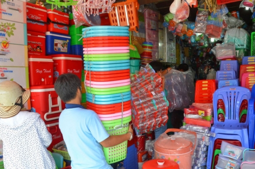 Ngành nhựa và cuộc chiến trên sân nhà