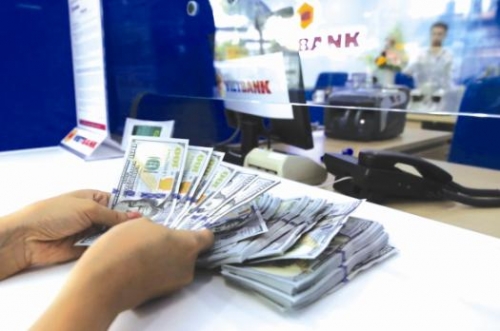 Ngân hàng ngoại đến và đi